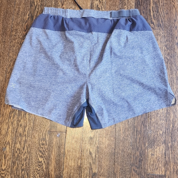 Lululemon  surge shors out of mind linen 4 inseam men  size L  gray black  M7AB4 - Picture 4 of 4